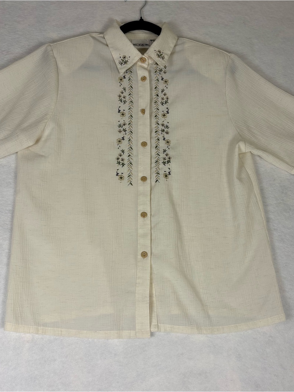 Koret Cream Button-Down Shirt with Delicate Floral Embroidery